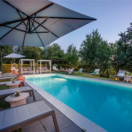 In Tuscany With Scenic Pool Views Dom wakacyjny
