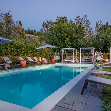 In Tuscany With Scenic Pool Views * San Gennaro (Lucca)