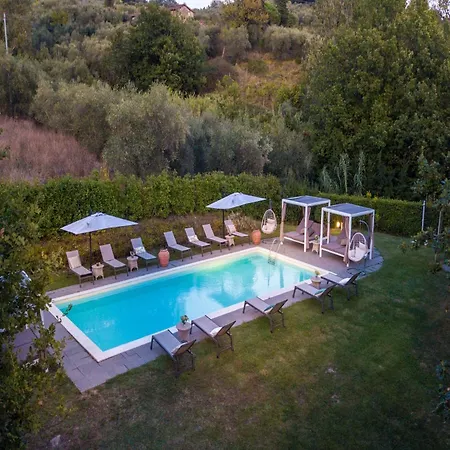 In Tuscany With Scenic Pool Views *