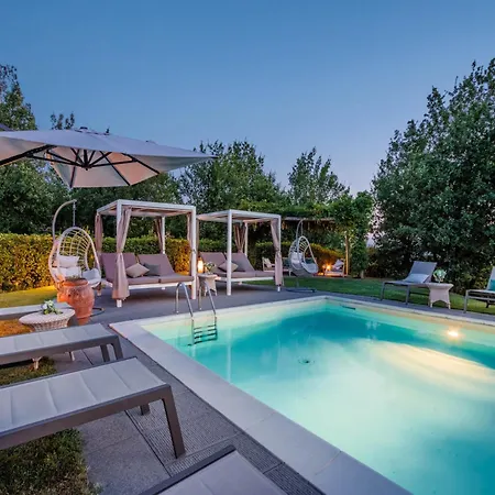In Tuscany With Scenic Pool Views * San Gennaro (Lucca)