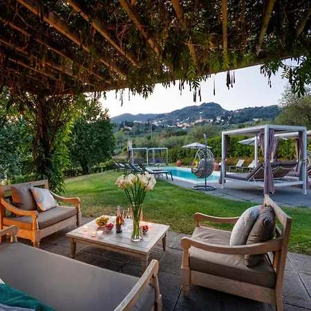 In Tuscany With Scenic Pool Views * San Gennaro (Lucca)